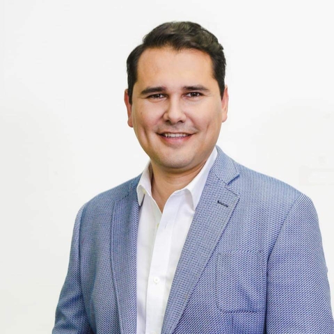 LIC. ADOLFO SALAZAR RAZO